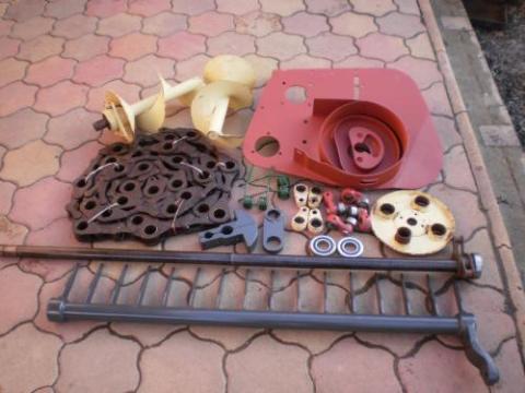 KRONE KR130 és KR160 bálázóhoz 1,8 m-es rendfelszedő és pótrészei rendelhetők garanciával KRONE KR130 és KR160 bálázóhoz 1,8 m-es rendfelszedő és pótrészei rendelhetők garanciával