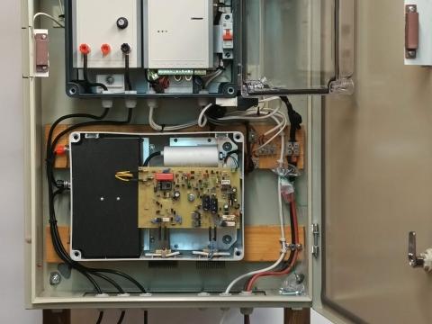 Villanypásztor és elektromos vagyonvédelmi kerítéshez profi energiaellátó és GSM riasztó szett Villanypásztor és elektromos vagyonvédelmi kerítéshez profi energiaellátó és GSM riasztó szett