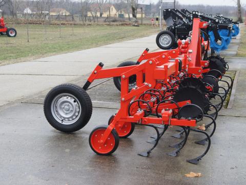 Sasform SUK-6F sorközművelő front kultivátor Sasform SUK-6F sorközművelő front kultivátor