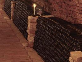 MINŐSÉGI,  VÖRÖSBOROK