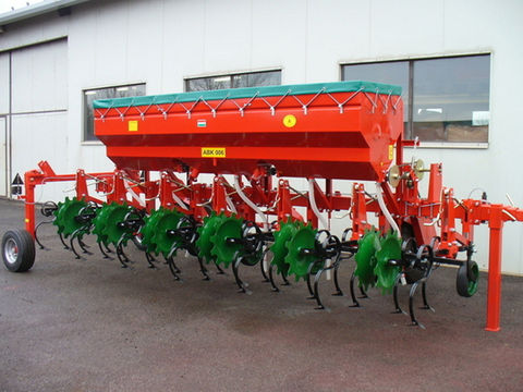 Komáromi sorközművelő kultivátor Komáromi sorközművelő kultivátor