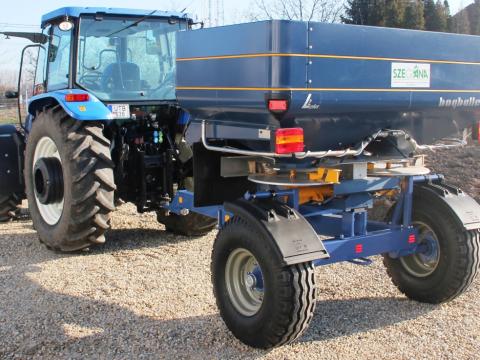 Műtrágyszóró szállító kocsi Műtrágyszóró szállító kocsi