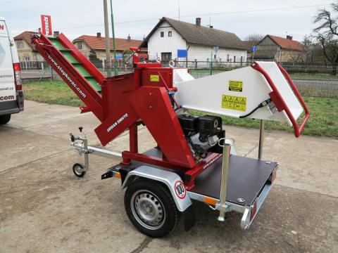 Urban SMH70 vontatott benzinmotoros ágaprító,  ágaprító,  ágdaráló (akár 6-8 késsel) Urban SMH70 vontatott benzinmotoros ágaprító,  ágaprító,  ágdaráló (akár 6-8 késsel)