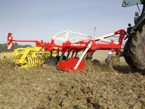 2026. évi Pöttinger Synkro 3030 kultivátorok 12. heti átvétellel
