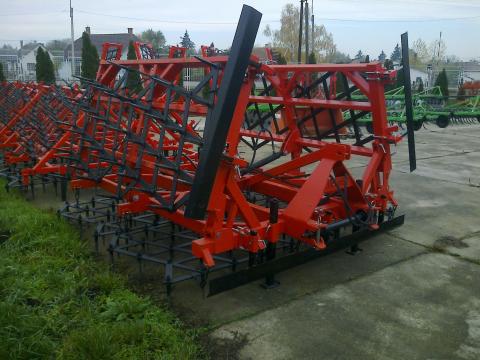 Fogas borona új, 5,5 m dupla levélsorral és simítóval Fogas borona új, 5,5 m dupla levélsorral és simítóval