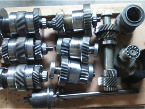 NEW HOLLAND VÁLTÓ 8670, 8770, 8870, 8970, G170, G190, G210, G240 típusú traktorba, NEW HOLLAND VÁLTÓ 8670, 8770, 8870, 8970, G170, G190, G210, G240 típusú traktorba,