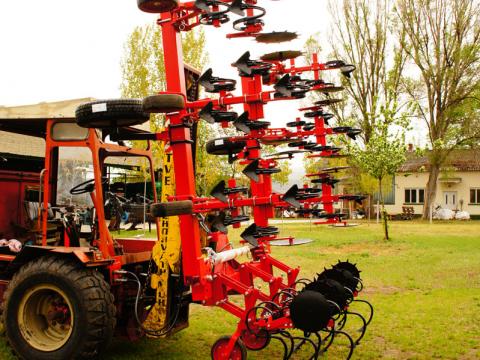 SASFORM SUK-8F sorközművelő kultivátor SASFORM SUK-8F sorközművelő kultivátor