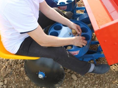 Ferrari Ültetőgép FPM gumósnövényekhez Ferrari Ültetőgép FPM gumósnövényekhez