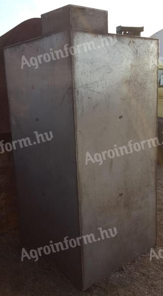 2 m³-es álló/fekvő szögletes rozsdamentes acéltartály eladó