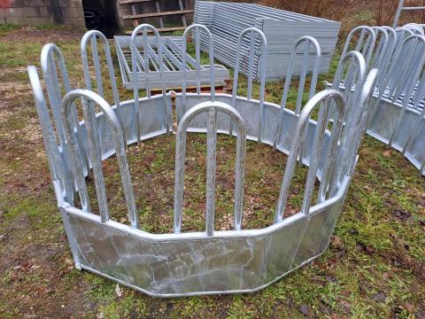 Körbála-etető Körbála-etető