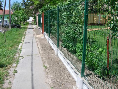 Táblás kerítés horg. ill. szinterezett kivitelben