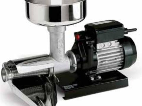 Paradicsom passzírozó gép (gyümölcsprés), masszív kivitel, opciós húsdaráló adapterrel Paradicsom passzírozó gép (gyümölcsprés), masszív kivitel, opciós húsdaráló adapterrel