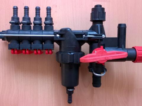 Lengyel szántóföldi permetező szakaszoló Lengyel szántóföldi permetező szakaszoló