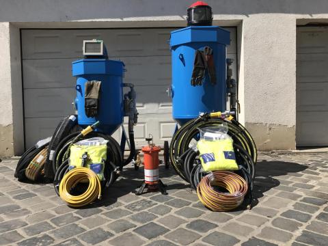 Homokfúvó, homokszóró, szemcseszóró 100, 150 vagy 200 literes új Clemco felszereltséggel Homokfúvó, homokszóró, szemcseszóró 100, 150 vagy 200 literes új Clemco felszereltséggel
