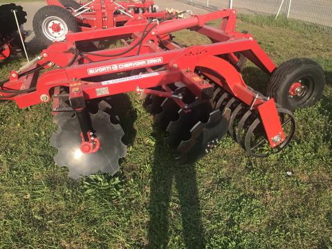 Pallada 3,2 méteres rövidtárcs ékgyűrűs rögtörő hengerrel Pallada 3,2 méteres rövidtárcs ékgyűrűs rögtörő hengerrel