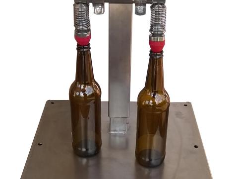 Félautomata palacktöltő PET palackhoz, opcionális bag-in-box kiegészítéssel Félautomata palacktöltő PET palackhoz, opcionális bag-in-box kiegészítéssel