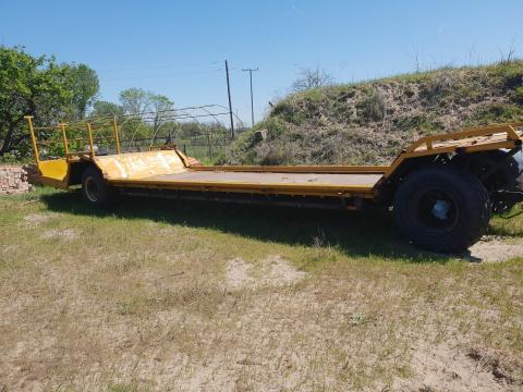 Bálaszállító pótkocsi Bálaszállító pótkocsi