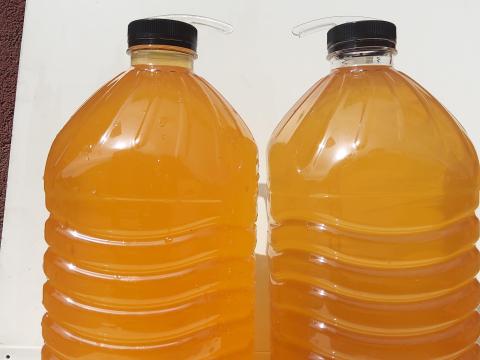 Eladó szűretlen almaecet, birsecet és csipkebogyóecet Eladó szűretlen almaecet, birsecet és csipkebogyóecet