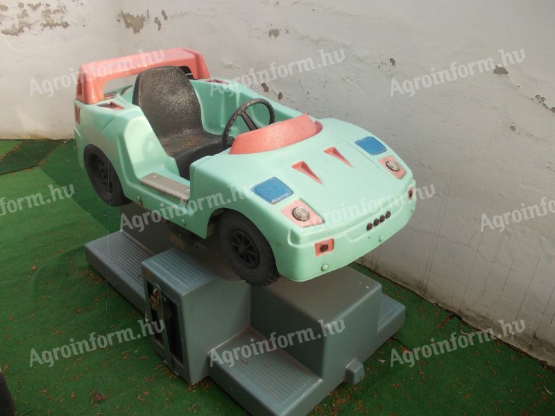 Pénzbedobós gyermek kisautó