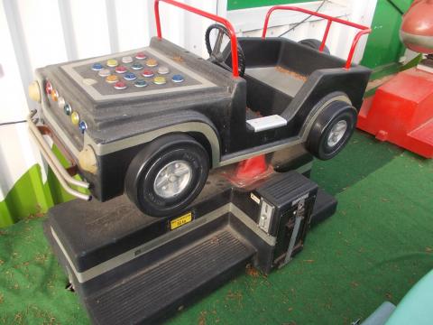 Pénzbedobós gyermekdzsip Pénzbedobós gyermekdzsip