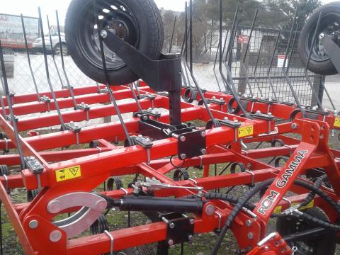 Új 5,5-6,5 m függesztett, hidraulikus gyomfésűk/rétboronák AKCIÓBAN Új 5,5-6,5 m függesztett, hidraulikus gyomfésűk/rétboronák AKCIÓBAN