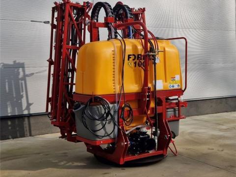 Forrás 1000 függesztett szórókeretes permetezőgépek Forrás 1000 függesztett szórókeretes permetezőgépek