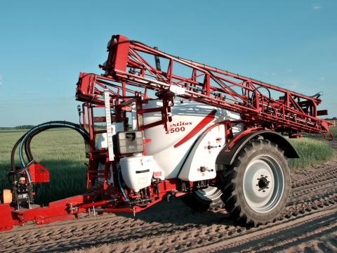 KERTITOX - Basic Line 2500/3000 L - 18/20/21 AFL vontatott szántóföldi permetezőgép KERTITOX - Basic Line 2500/3000 L - 18/20/21 AFL vontatott szántóföldi permetezőgép