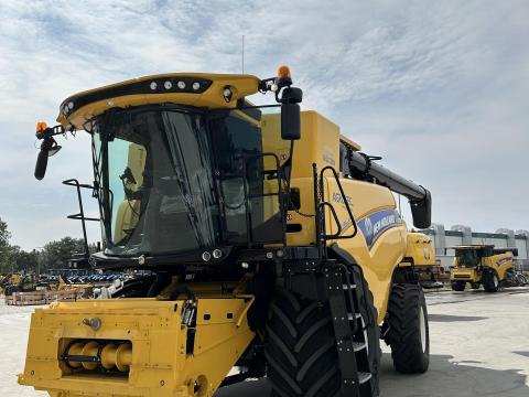 Nyári Béraratás modern kombájnnal Nyári Béraratás modern kombájnnal