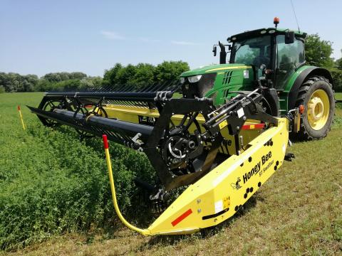Honey Bee ST 21 traktorra szerelhető rendre arató - előrendelésre is Honey Bee ST 21 traktorra szerelhető rendre arató - előrendelésre is