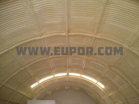 Szórt purhab szigetelés – korszerű hő- és vízszigetelési megoldások