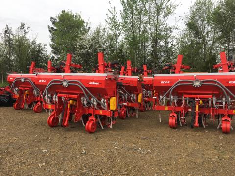 Hidraulikus sorközművelő kultivátor műtrágyaszóróval AKCIÓ Hidraulikus sorközművelő kultivátor műtrágyaszóróval AKCIÓ