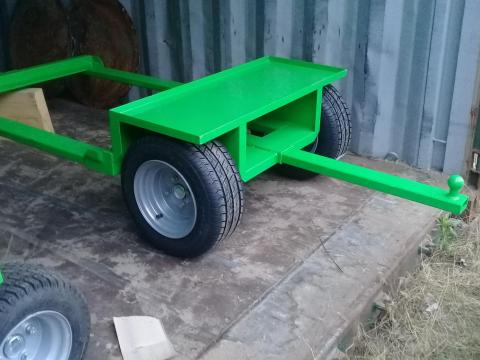 Konténerszállító pótkocsi,  nagy kerék,  1 tonnás,  porfestett Konténerszállító pótkocsi,  nagy kerék,  1 tonnás,  porfestett