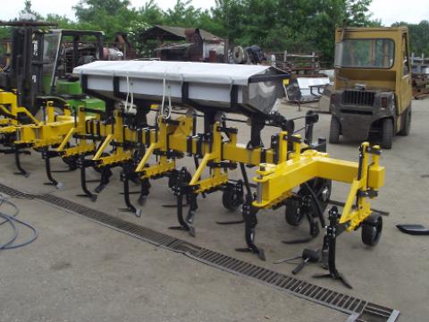 KS-6 cs sorközművelő kultivátor + alacsony tartály KS-6 cs sorközművelő kultivátor + alacsony tartály