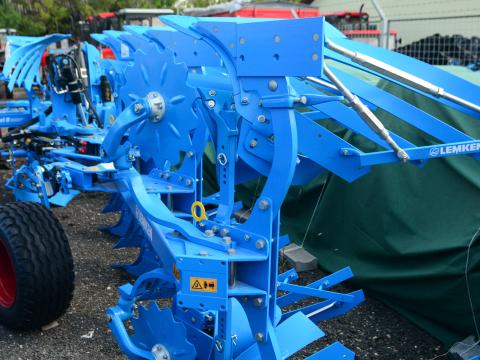 Lemken Juwel 7 M 4 fejes váltvaforgatós eke Lemken Juwel 7 M 4 fejes váltvaforgatós eke
