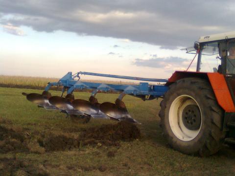 Rábawerk 4 fejes félig függesztett eke Rábawerk 4 fejes félig függesztett eke