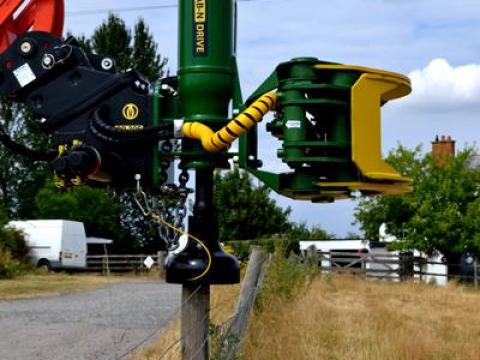 Oszlopverő adapter földmunkagépekhez - Grab-N-Drive Oszlopverő adapter földmunkagépekhez - Grab-N-Drive