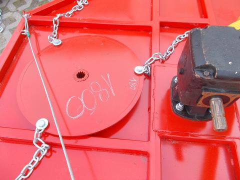 Mtz t25 nagyobb traktorok után használható,180x180-as szárzúzó,mulcsozó eladó. dupla lengő Mtz t25 nagyobb traktorok után használható,180x180-as szárzúzó,mulcsozó eladó. dupla lengő