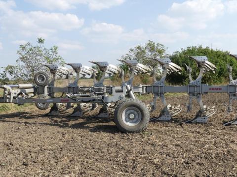 ERMO SPEV félig-függesztett eke ERMO SPEV félig-függesztett eke