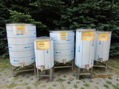 Rozsdamentes úszófedeles bortartály Rozsdamentes úszófedeles bortartály