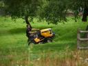 Fűnyírótraktor Cub Cadet XT3 QS137 oldalkidobós,  Kawasaki kéthengeres V-motorral