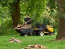 Fűnyírótraktor Cub Cadet XT3 QS137 oldalkidobós,  Kawasaki kéthengeres V-motorral
