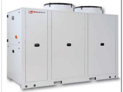 ENOVENETA TB-551-PC 94 600 kcal/h (110 kW) típusú kompakt léghűtéses hűtő-fűtő aggregát ENOVENETA TB-551-PC 94 600 kcal/h (110 kW) típusú kompakt léghűtéses hűtő-fűtő aggregát