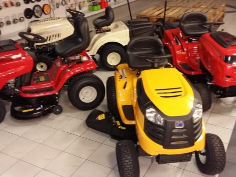 FŰNYÍRÓ TRAKTOR RAKTÁRRÓL RÁÜLŐS MTD WOLF AL- KO CUB CADET MCCULLOCCH FŰNYÍRÓ TRAKTOR RAKTÁRRÓL RÁÜLŐS MTD WOLF AL- KO CUB CADET MCCULLOCCH