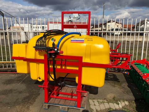 Szántóföldi permetezőgép 800 l / 15 m Szántóföldi permetezőgép 800 l / 15 m