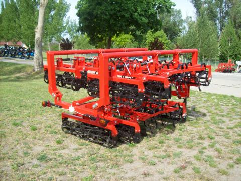 SASFORM KOMBI-MIX 3,3 -5,6 hidraulikus csukású magágykészítő kompaktor, kombinátor SASFORM KOMBI-MIX 3,3 -5,6 hidraulikus csukású magágykészítő kompaktor, kombinátor