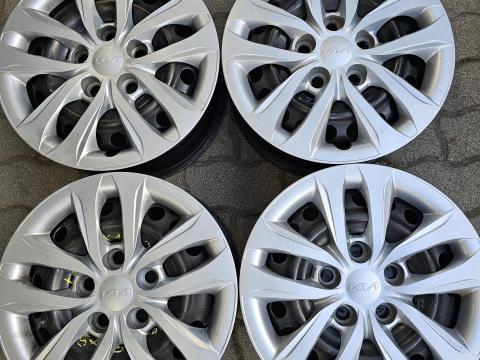 5x114,3 6x15 ET49 használt KIA lemezfelni dísztárcsával 5x114,3 6x15 ET49 használt KIA lemezfelni dísztárcsával