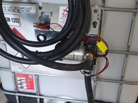 IBC gázolajtartály + 12V gázolajszivattyú kimérővel IBC gázolajtartály + 12V gázolajszivattyú kimérővel