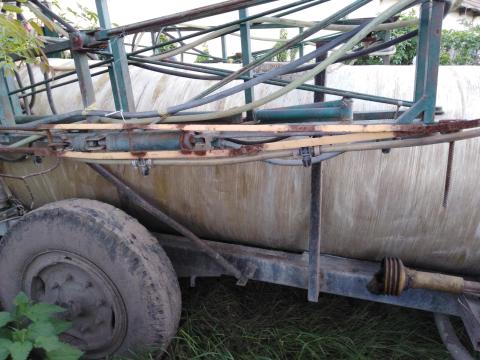 Kertitox permetező 2000 l szántóföldi,  15 m cserélhető Kertitox permetező 2000 l szántóföldi,  15 m cserélhető