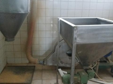 Fűszer gyógynövény őrlés darálás porkeverés homogenizálás bio Fűszer gyógynövény őrlés darálás porkeverés homogenizálás bio
