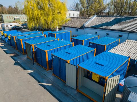 Raktárról azonnal vihető! 9000 literes konténerkút dómfedéllel, FTS digitális kijelzős szintjelzővel